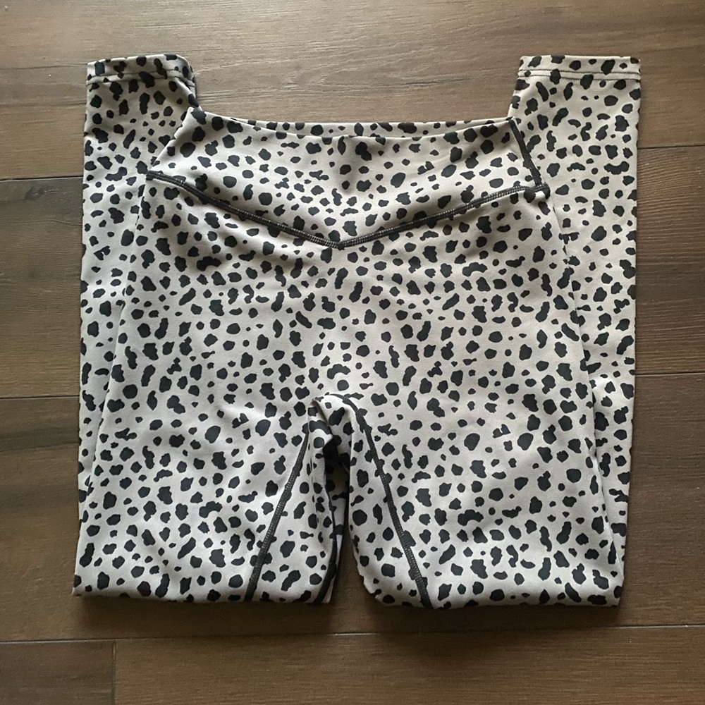 Balance athletica snow leopard leggings